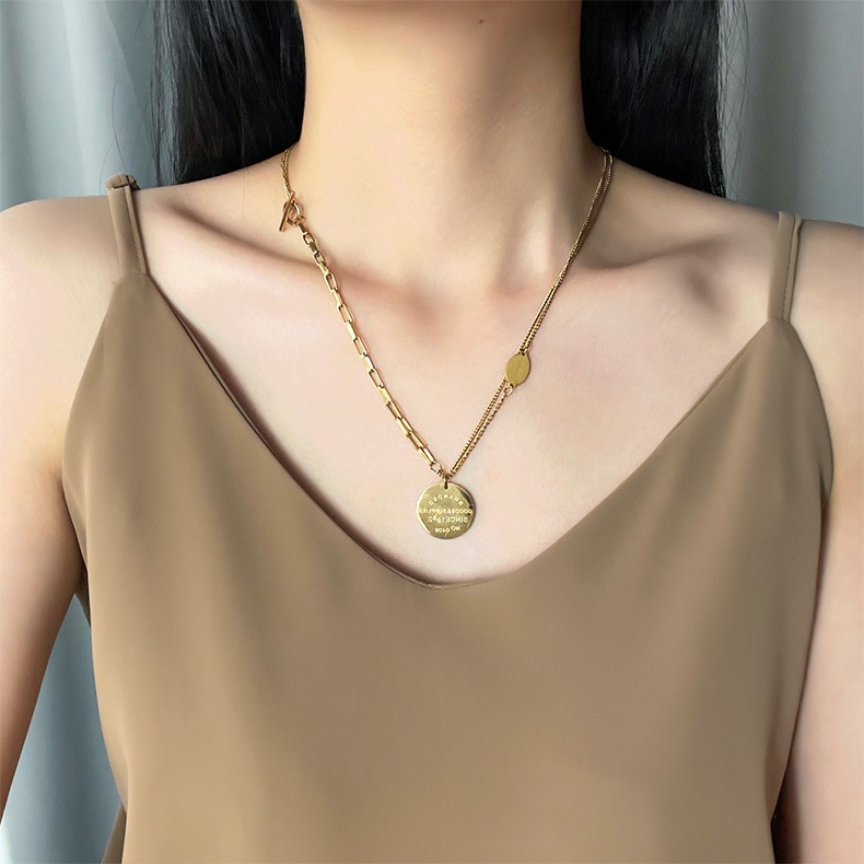 Kalung Rantai Liontin Bulat Bahan Titanium Steel Warna Gold Untuk Wanita