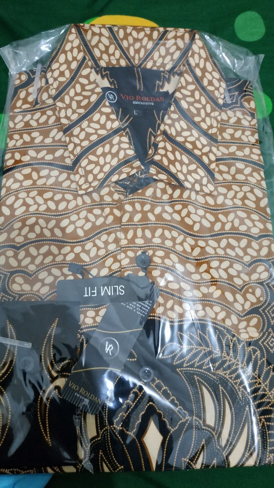 Vio Roldan Kemeja Batik Pria Batik Premium Batik Unik
