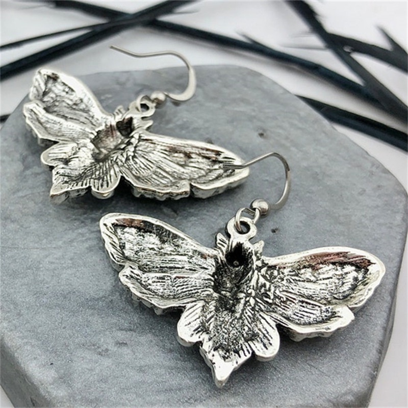 Anting Bentuk Kepala Tengkorak Bahan alloy Warna silver Gaya retro Eropa Amerika Untuk Wanita