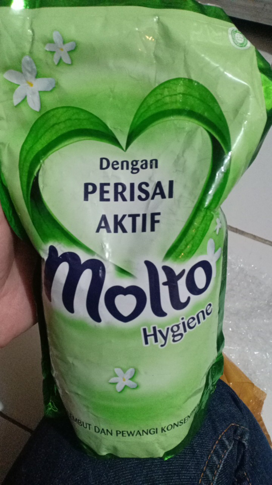 Molto Eau De Parfum French Lily - Pelembut & Pewangi Pakaian 800ml<br />