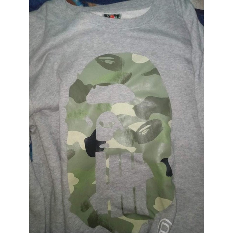 Crewneck bape x undefeated