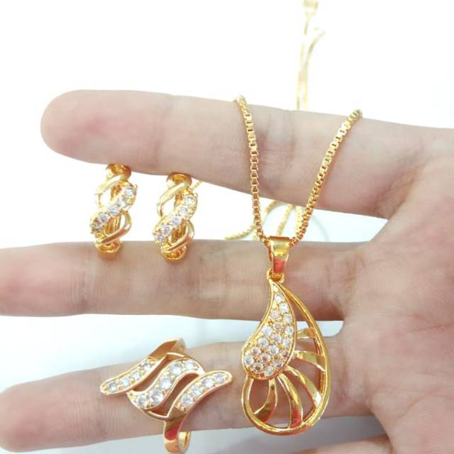 Kalung set wanita motip daun titanium gold 18k