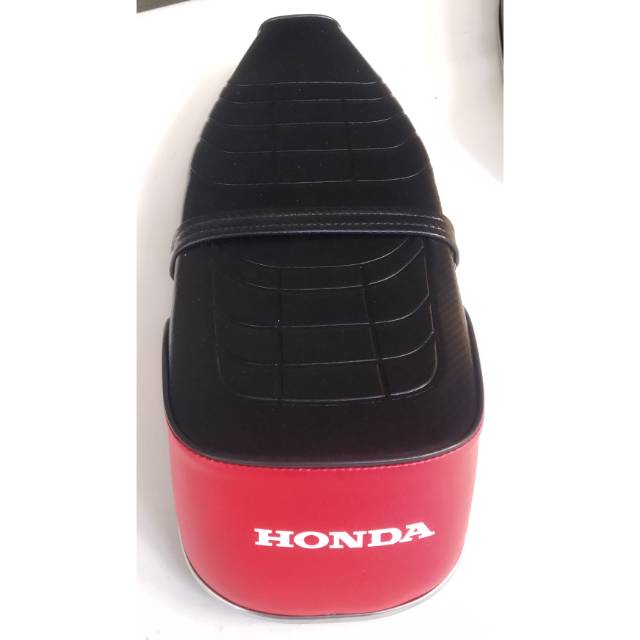 JOK HONDA C70 RACING DENGAN BAHAN KULIT KARBON KOMBINASI WARNA