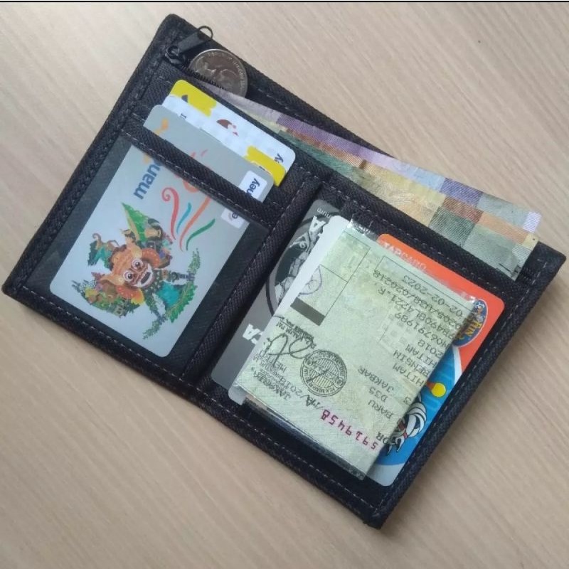 Dompet Pria Lipat Kulit Sintetis Tanggung