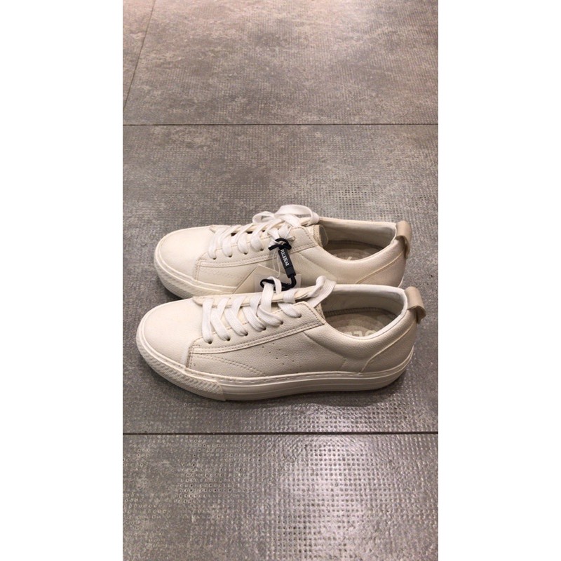 Jastip Shoes woman pull&Bear