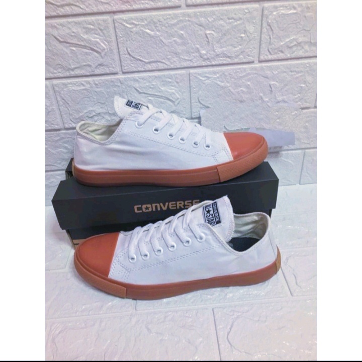 Sneakers gum Converse sepatu kekinian terbaru..