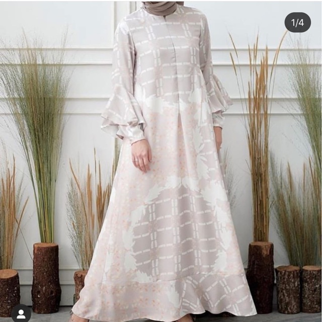 Belle dress wearing klamby