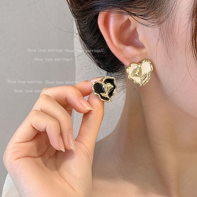 Anting Tusuk Motif Bunga Tulip Ala Vintage / Perancis Untuk Wanita