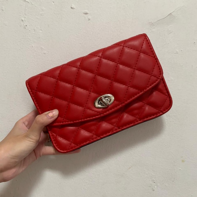 Tas pinggang stradivarius