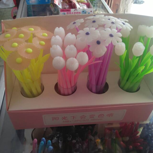 

Bolpen Gel ajaib lucu nyala sendiri