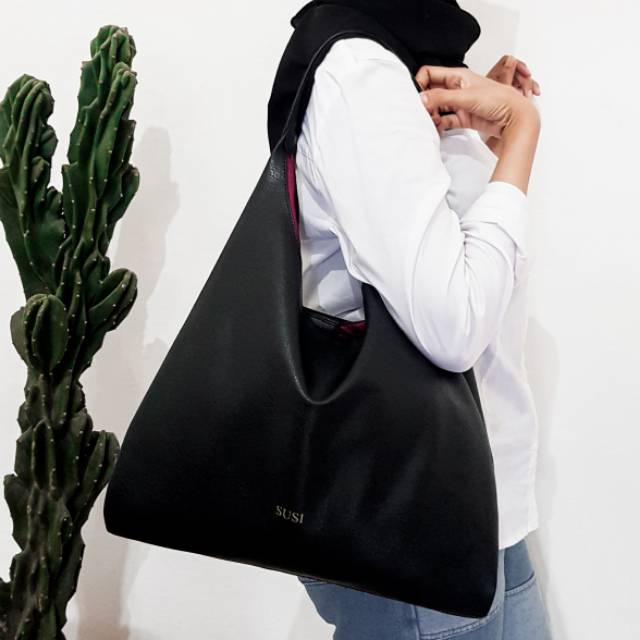 black hobo bag