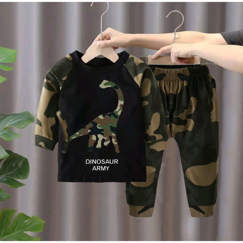 setelan baju bayi anak motif dino loreng panjang size 1-5 tahun bahan katun lembut terlaris/ setelan baju bayi anak laki laki/ setelan baju bayi anak cowo/ baju bayi anak motif dino army terlaris/ baju kaos bayi anak laki laki