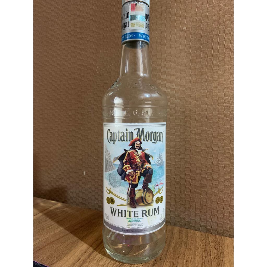 botol miras bekas Captain Morgan White Rum untuk koleksi