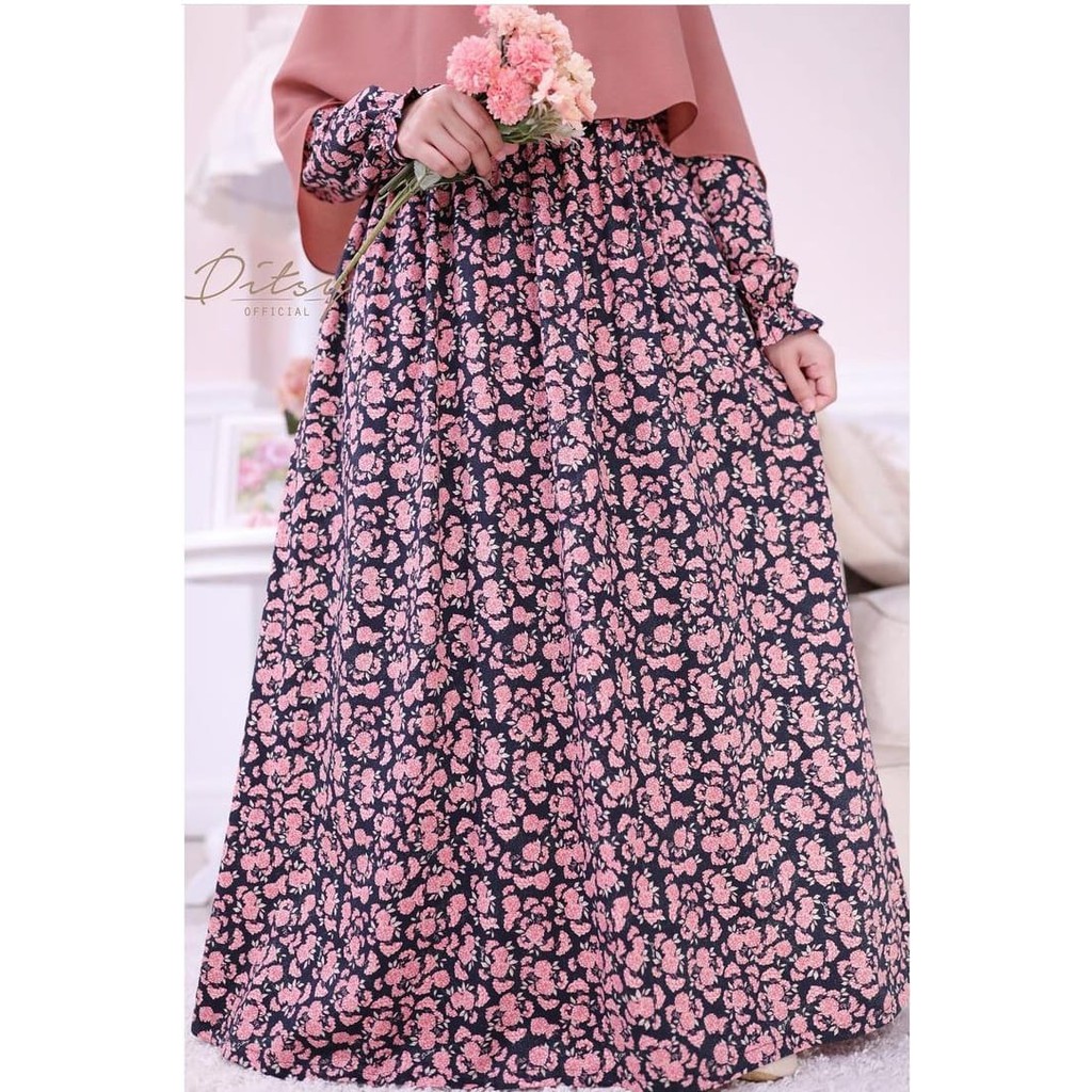 DITSY HYDRANGEA BLACK NIGHTGOWN (NOVEMBER 2021)