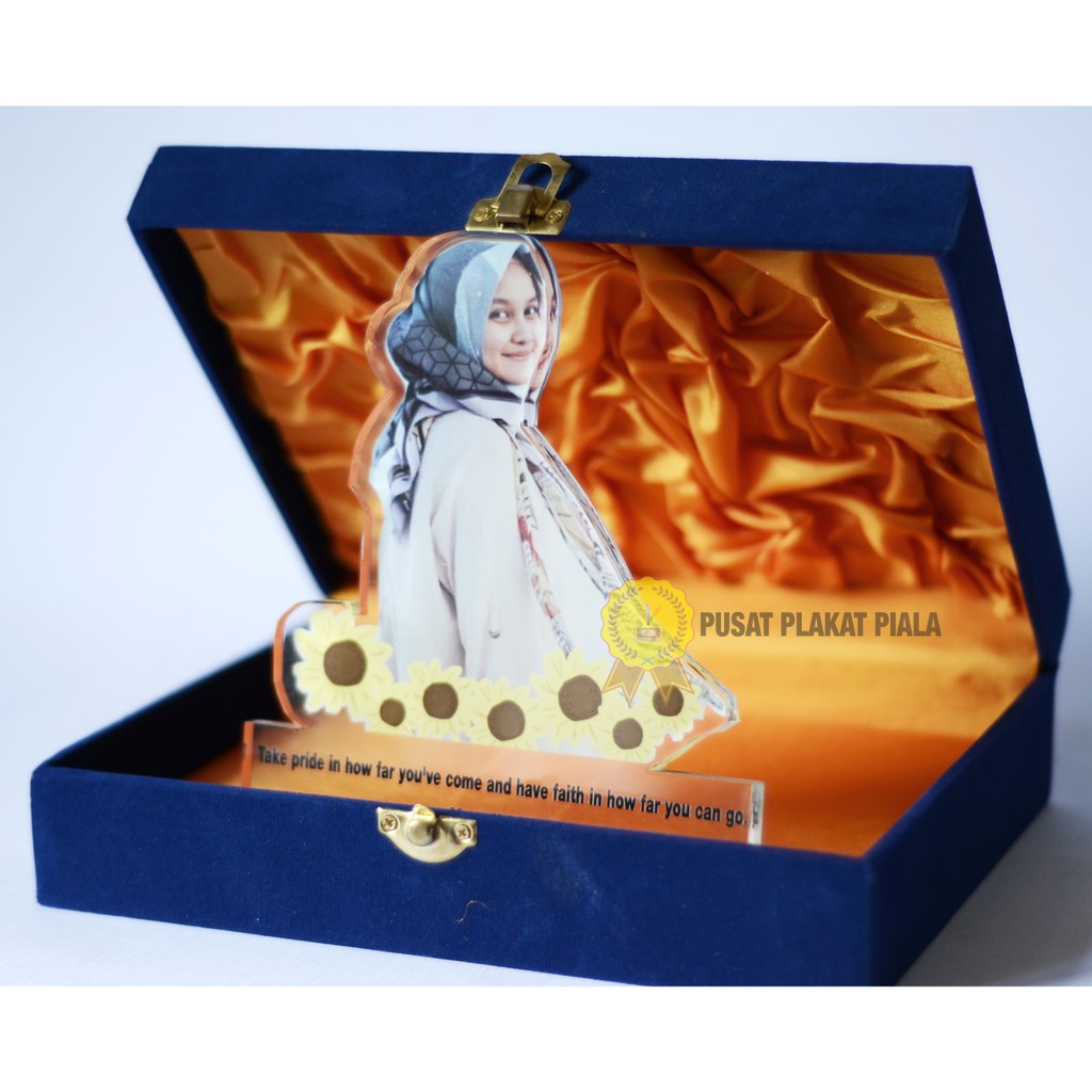 AKRILIK WAJAH PLUS BOX Plakat Akrilik Custom
