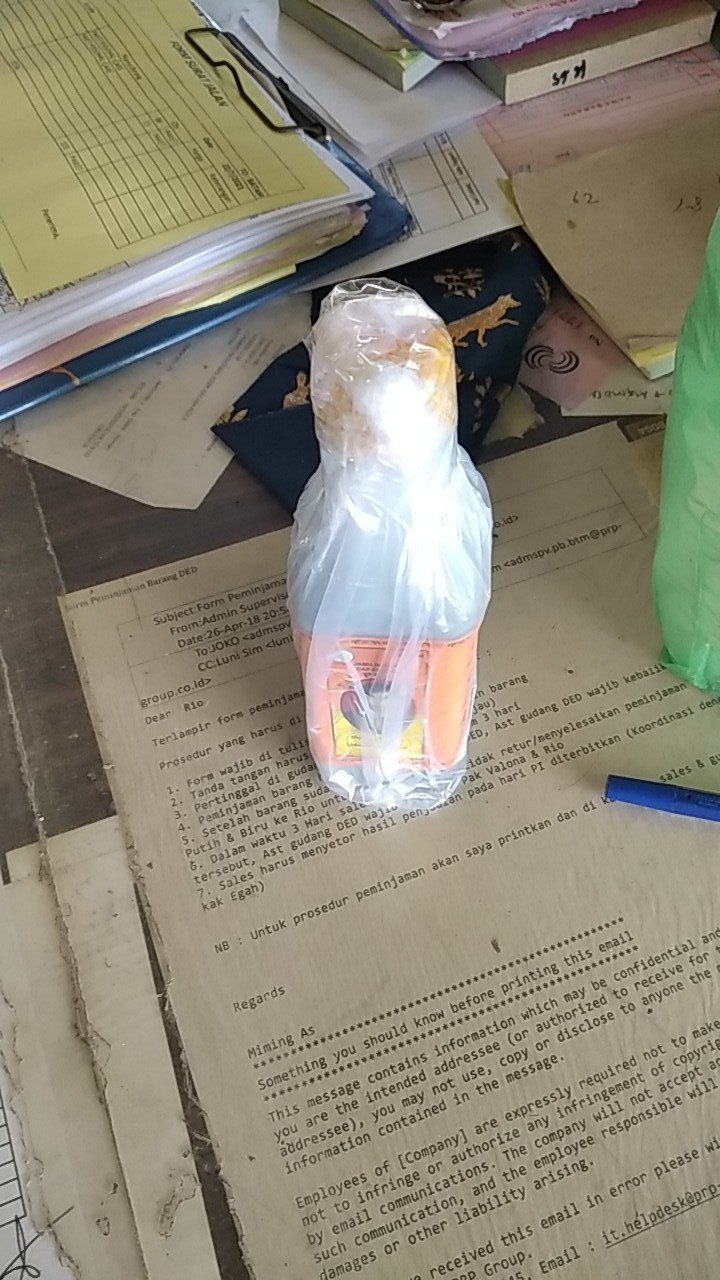 Tan Poi Sua . Jamu Gosok Cap Orang 150 Ml . Pj Lion . Medan