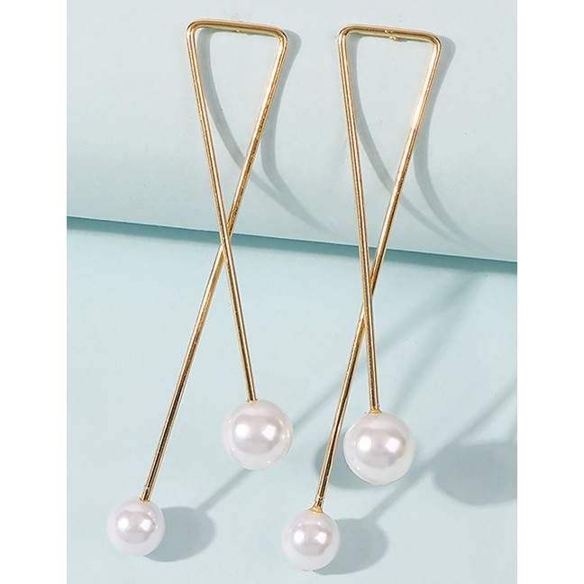 Anting Tusuk Fashion Golden Alloy Pearl Geometric Stud Earrings P94859