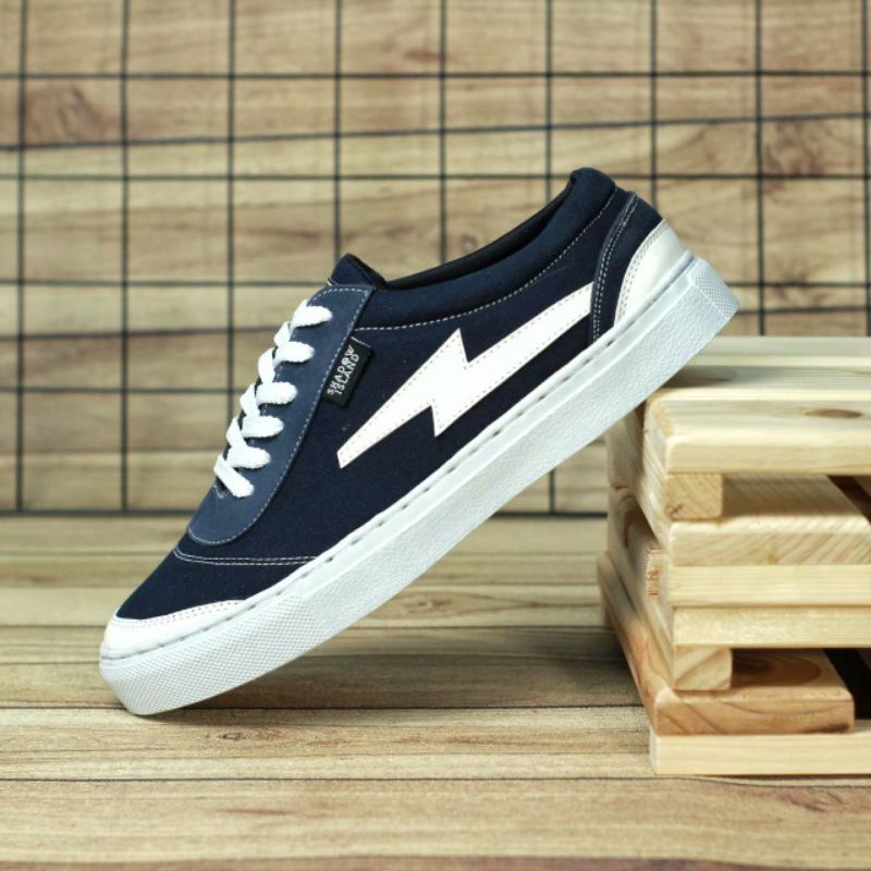 Sepatu Sneakers Pria Casual Outdoor Kets Santai Sekolah Original Distro