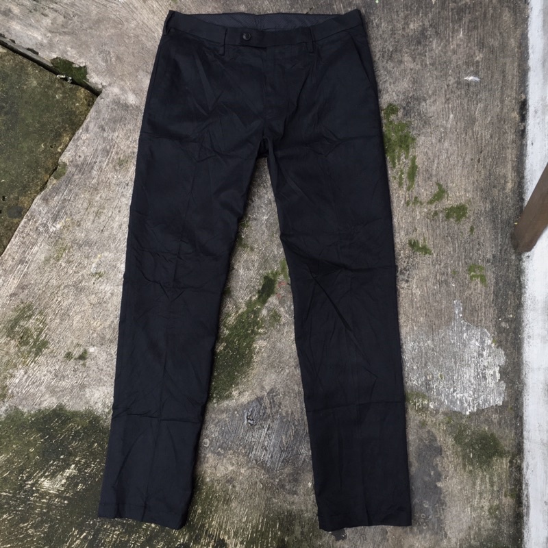 celana bahan/kantor uniqlo size 29-pria/cowok-bekas/second original