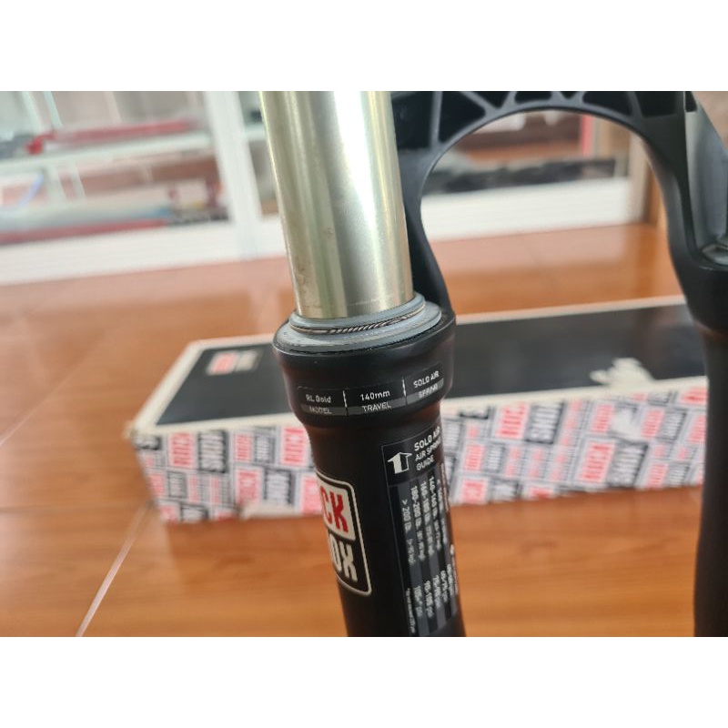 Fork 27.5 Rockshox Sektor RL Gold Travel 140mm Solo Air . Suspensi Depan 140 mm angin Ta 15 x 100 mm