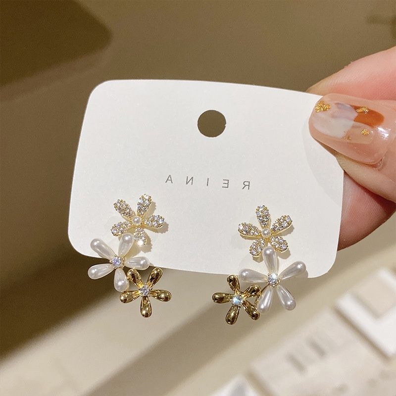 anting tusuk triple flower hias kristal mutiara YN11