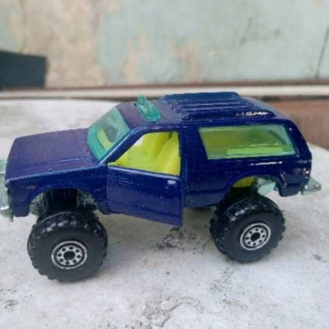 Loose Hotwheels chevy blazers 4x4 loose