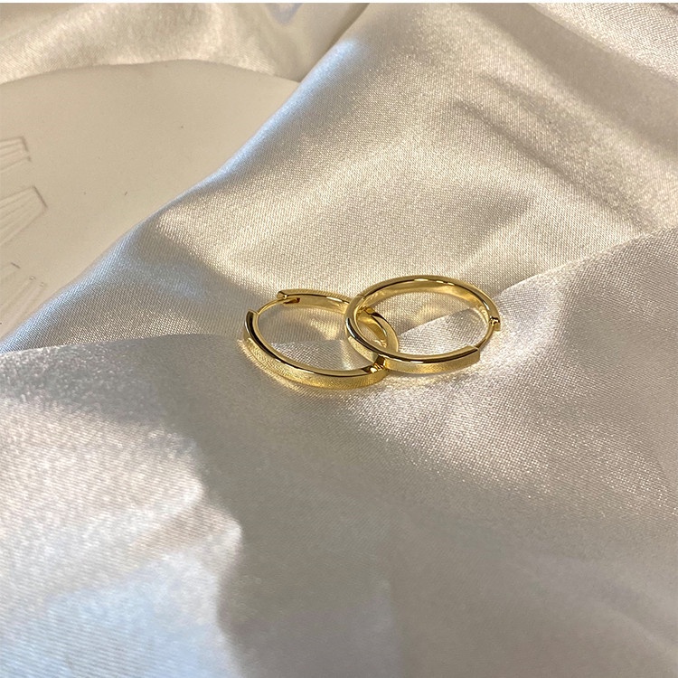 Anting Bentuk Lingkaran Warna Emas Dan Silver Bahan Tembaga Anti Karat Untuk Wanita