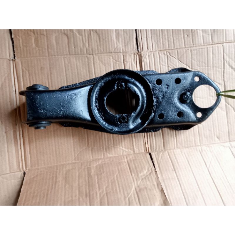 LOWER ARM BAWAH MITSUBISHI L300 Diesel - Bensin Original