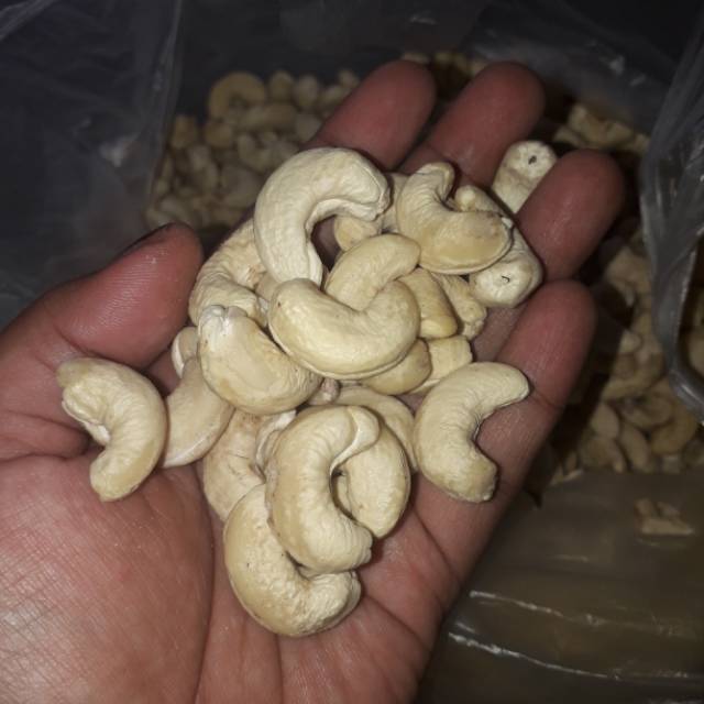 

KACANG METE SUPER