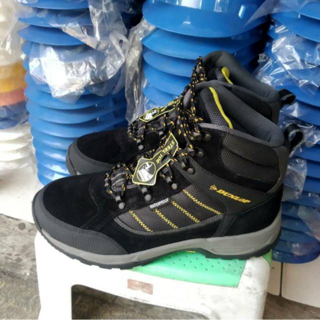 sepatu safety Dunlop boots