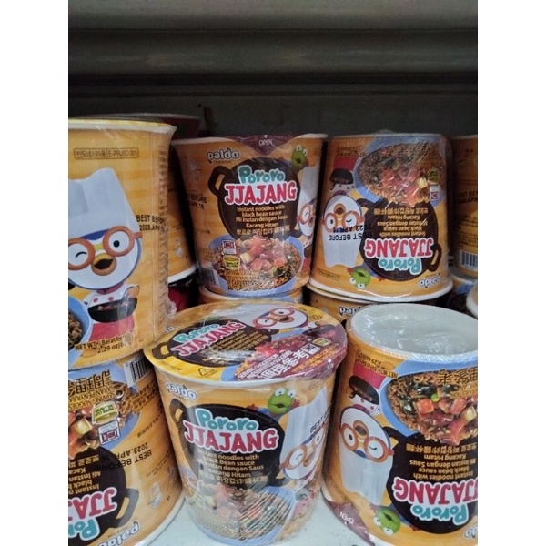 

mi Pororo jjajang instan dengan saus kacang hitam