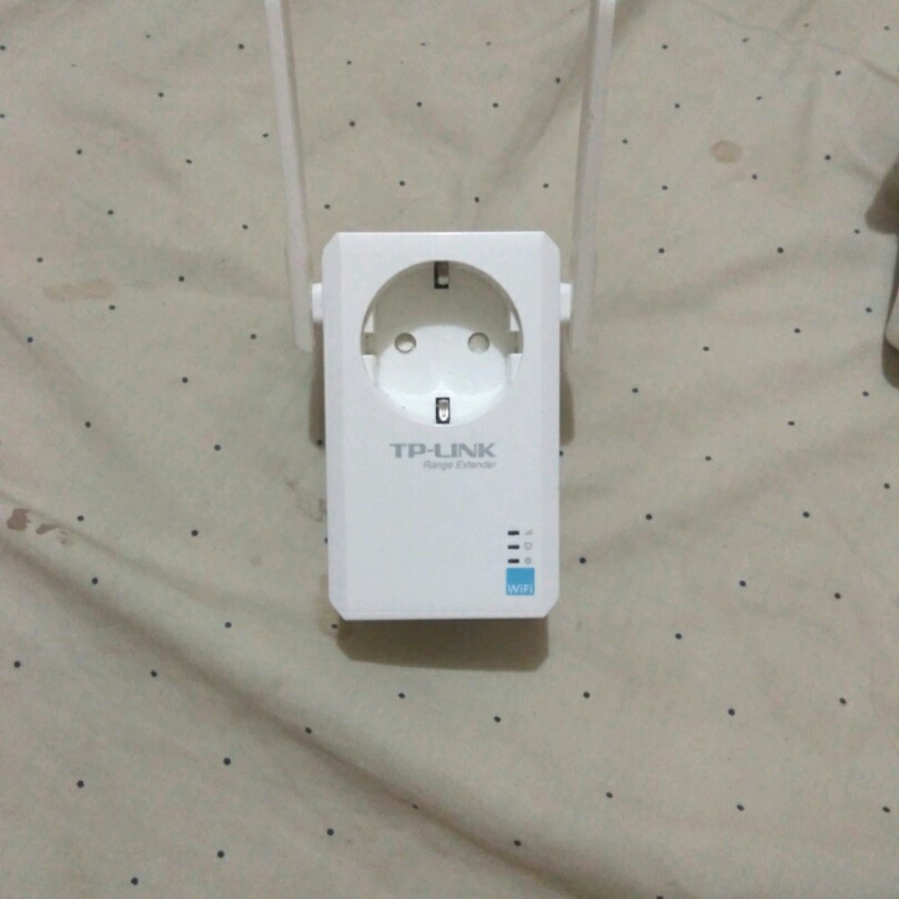 Wifi Range Extender memperluas pemancaran sinyal wifi