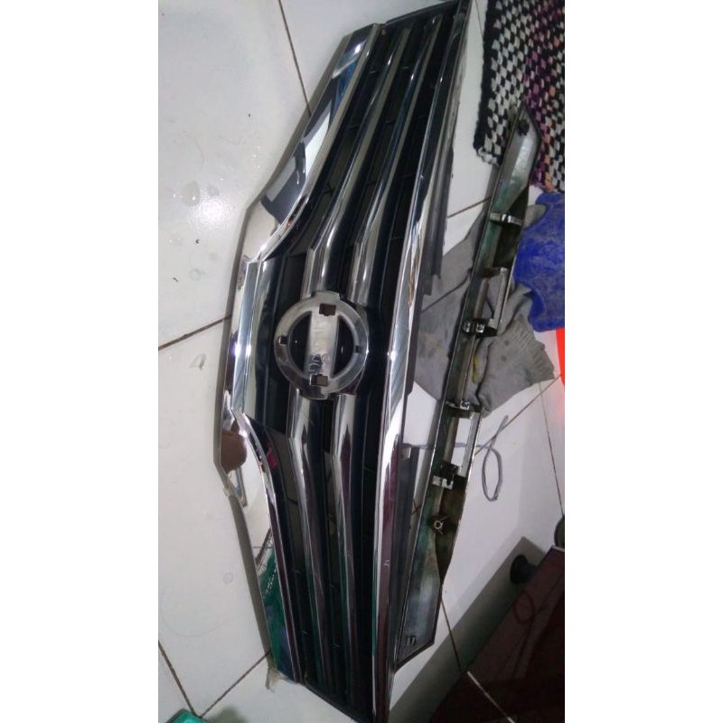 grill depan nissan livina