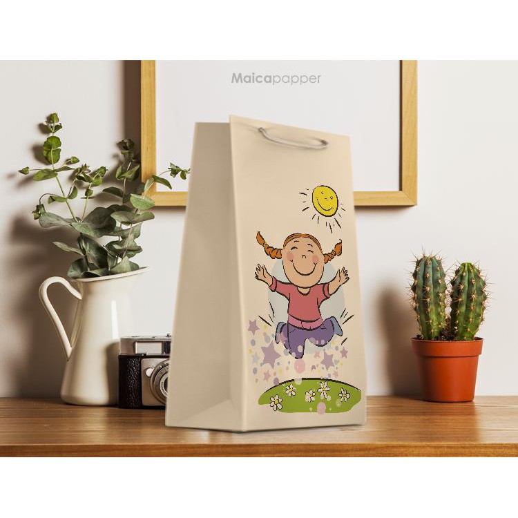 

Paperbag Custom Design Maicapaper 13.5 x 6.5 x 22cm - E