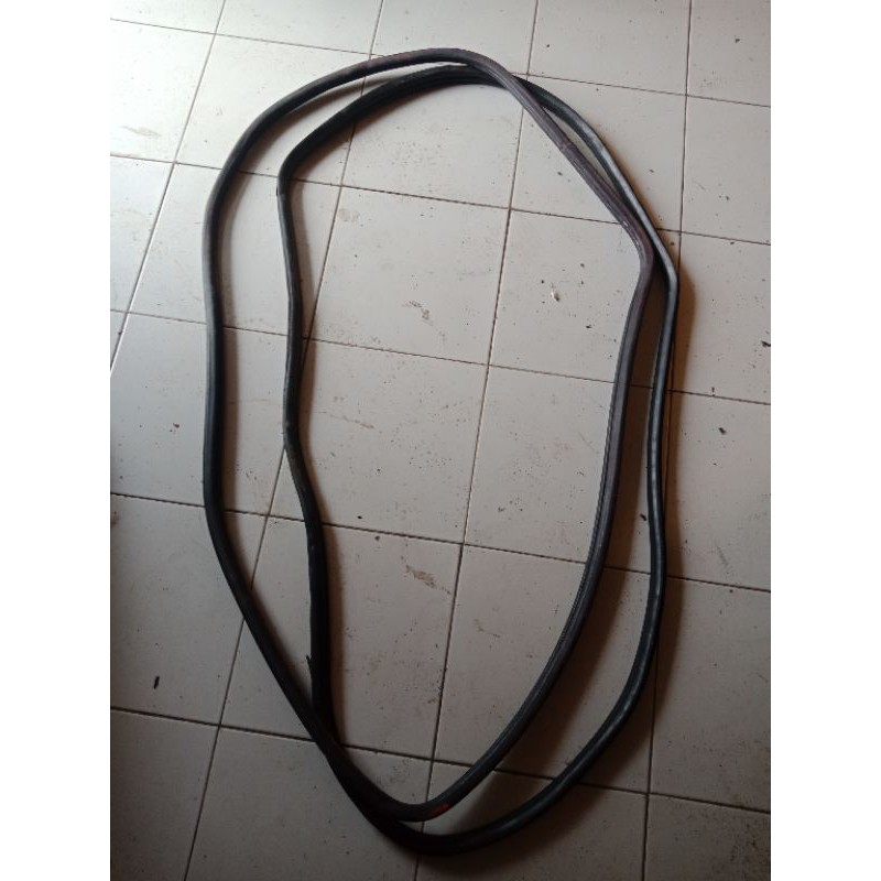 Karet Balon Bagian Belakang Mobil Timor