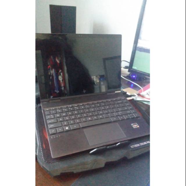HP envy x360 ryzen 7 2700u 8 256 vega 10 13.3 inch