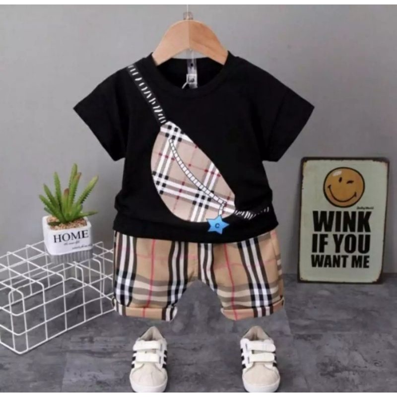 SETELAN KAOS ANAK BURBERRY MOTIF TAS SELEMPANG SETELAN BAJU ANAK BURBERRY MOTIF TAS SELEMPANG ANAK U