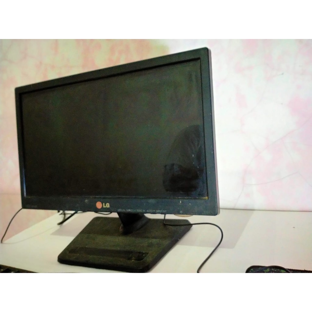 Monitor Komputer Merk LG 14 Inch