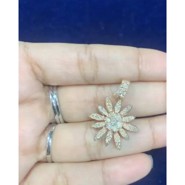 Liontin bintang laut berlian