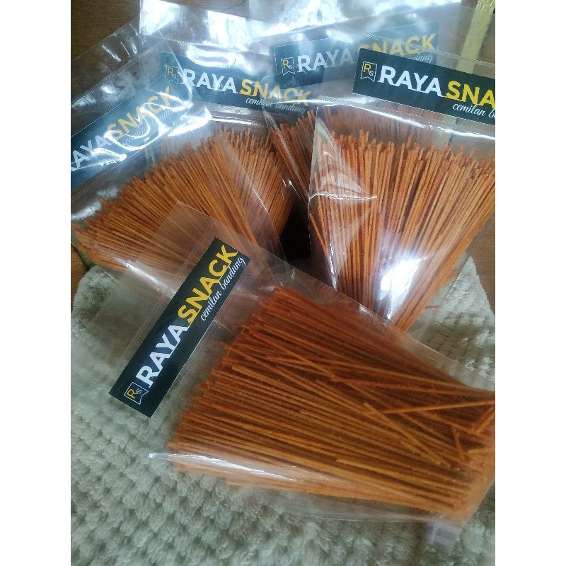 

raya snack mie lidi pedaasss 250gram