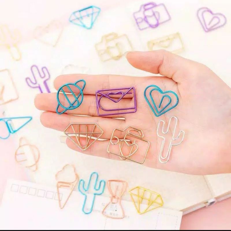 

Paper Clip Motif (RA95)