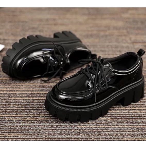 SEPATU SEKOLAH WANITA BLACK GLOSY / SEPATU REMAJA DEWASA PREMIUM