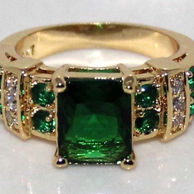 SEUSUK  Cincin Lapis Gold 18K Hias Zircon Hijau Mewah untuk Wanita
