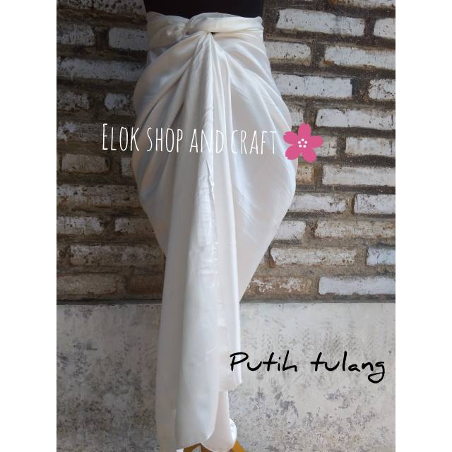 Rok lilit velvet putih tulang broken white polos