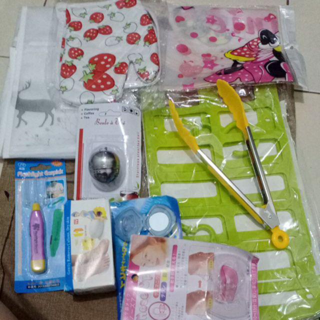 Paket 8 Isi 3 Produk Perlengkapan Masak Apron Karakter Sarung Tangan Oven Dan Capit Makanan