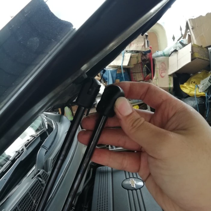 Shock Kap Mesin Chevrolet Captiva