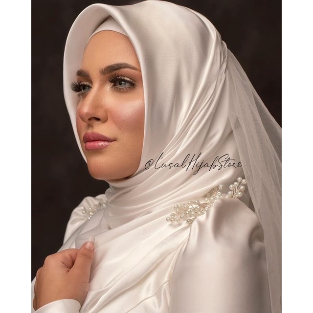 HIJAB LUX Pengantin Polos Satin Silk Square by Adelus