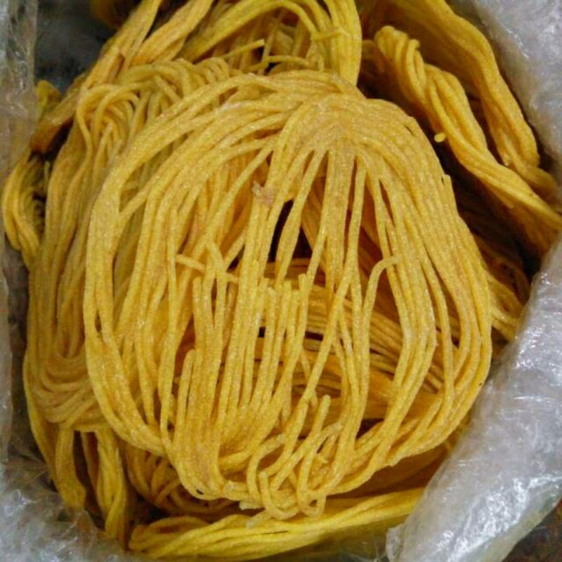 

Mireng mentah / kerupuk mie