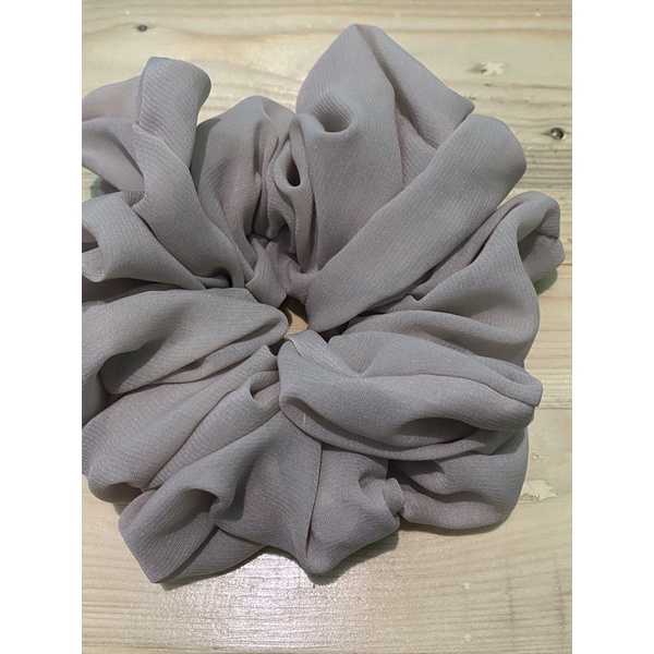 scruncie jumbo cepol ikat rambut cepol ikat rambut jumbo-Cream