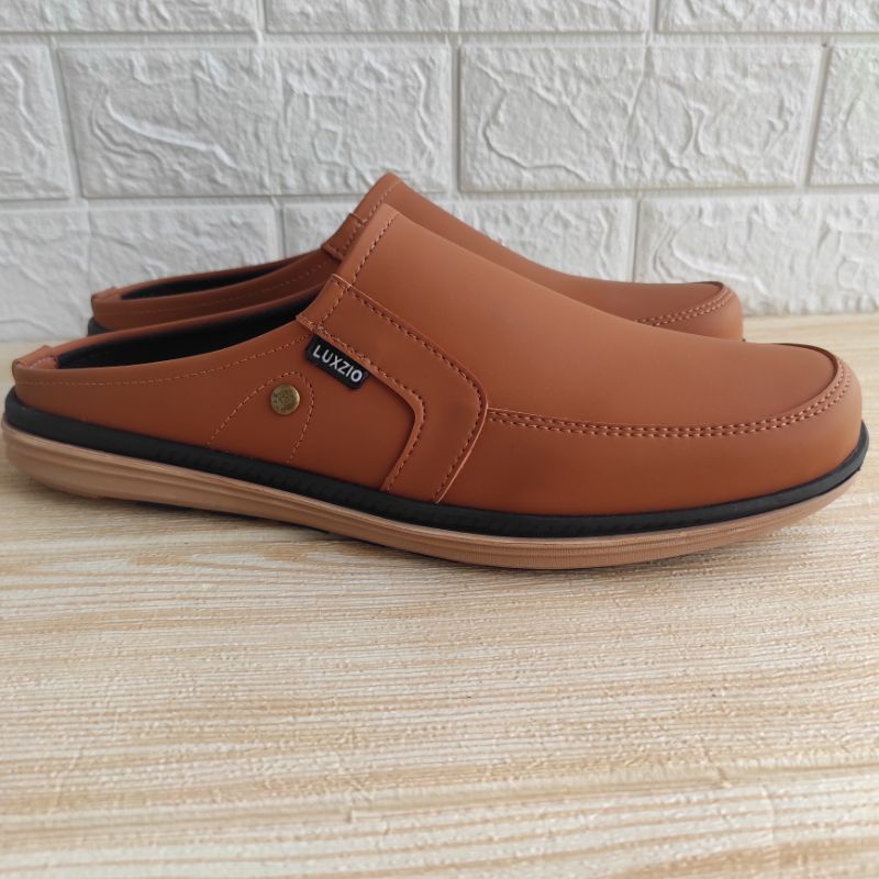 Sandal Slop Bustong Pria Kulit Sintetis Premium Slip On Kasual Sol Karet Rubber Suede